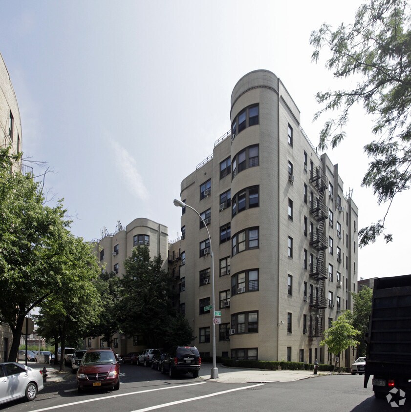 Building Photo - 185 E 206th St