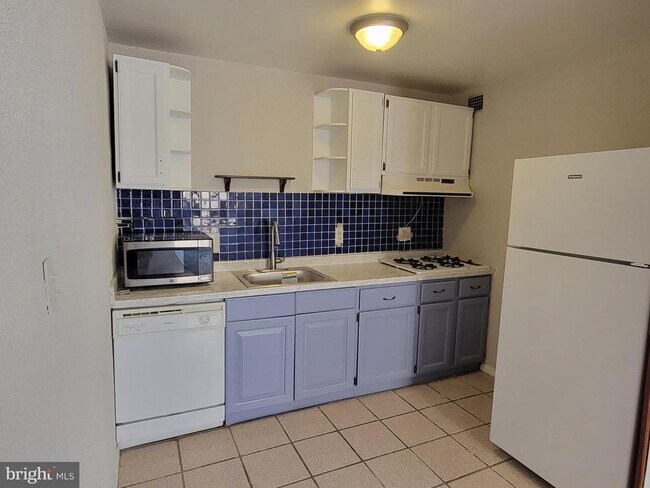 Foto del edificio - 2401 H St NW