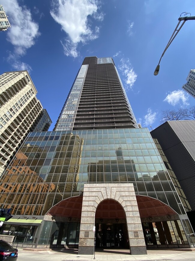 Building Photo - 10 E Ontario St