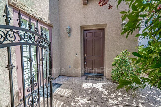Foto del edificio - 23902 Lakeside Rd