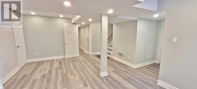 Building Photo - 15 Masters Green Crescent
