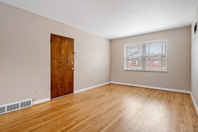 Foto del edificio - 6214-6218-6218 Nagel Ave