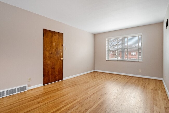 Building Photo - 6214-6218-6218 Nagel Ave