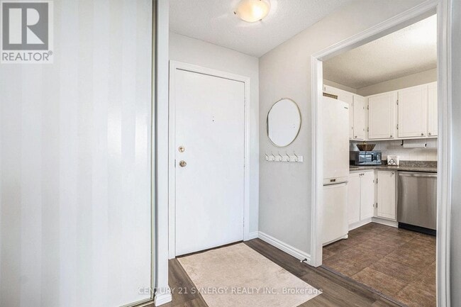 Building Photo - 665 Bathgate Dr