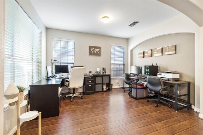 Building Photo - 1025 Horne Dr