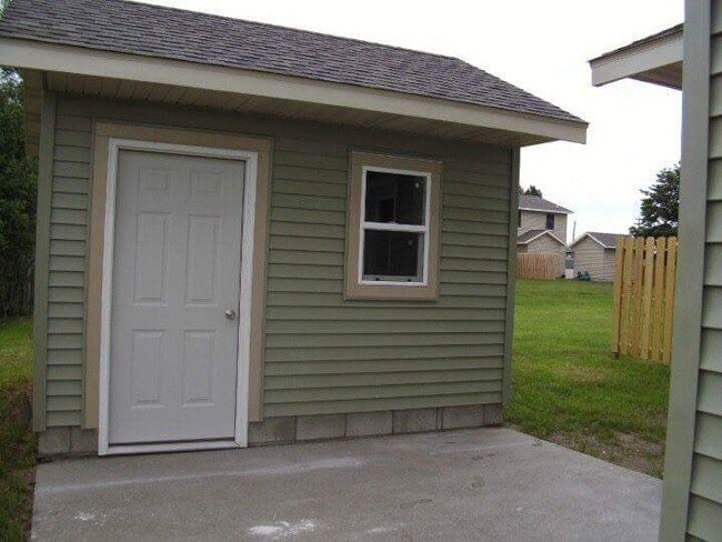 Private storage shed - 2610 7th Pl