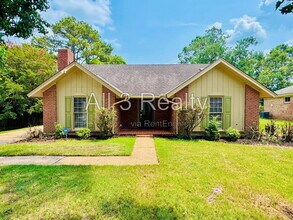 Building Photo - 2905 Willow Ln Dr