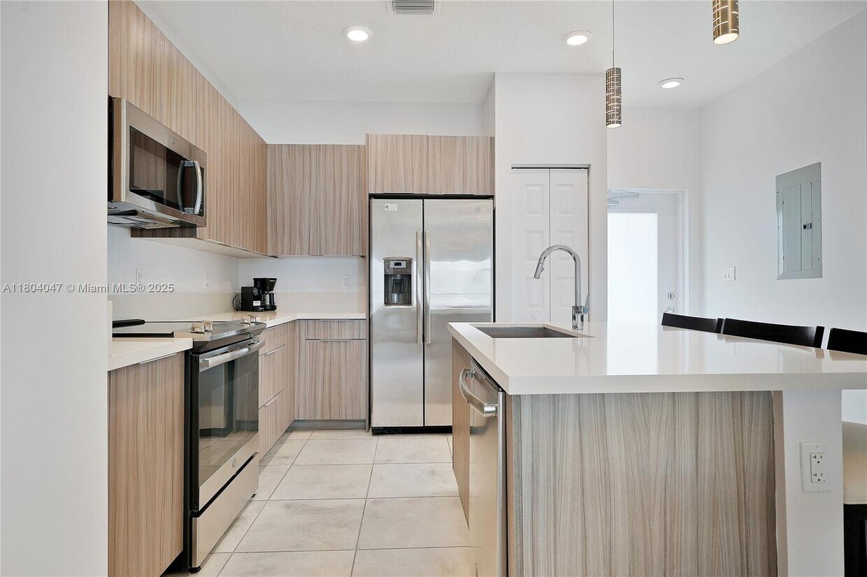 Foto principal - 4740 NW 84th Ct