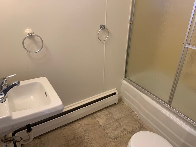 Foto del edificio - 221 Byall Ave