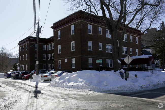 Building Photo - Greenleaf Arms