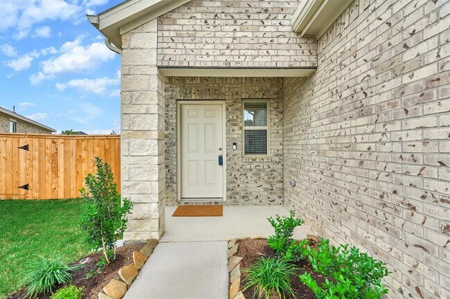 Building Photo - 16703 Oak Bough Dr