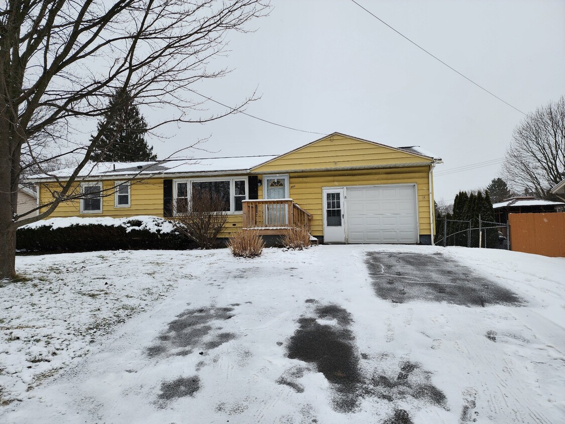 Primary Photo - 200 Hamilton Rd