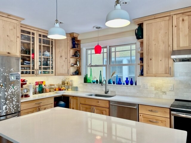 Kitchen - 2743 Broadway Ave