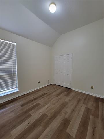 Building Photo - 3153 Kings Canyon Dr