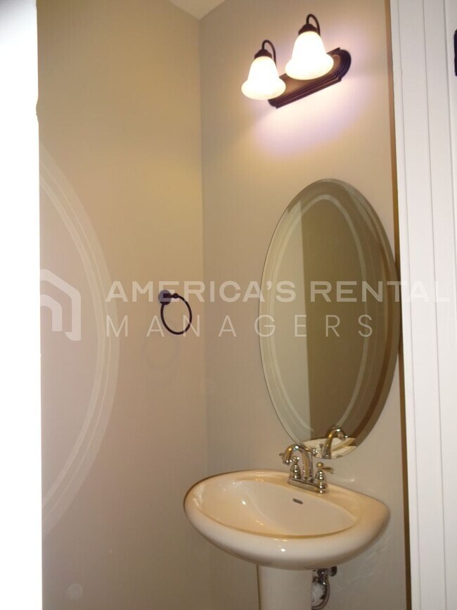 Building Photo - Spacious Town Home for rent in Gardendale....