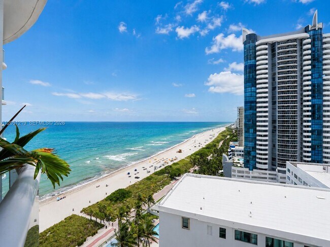 Foto del edificio - 6365 Collins Ave