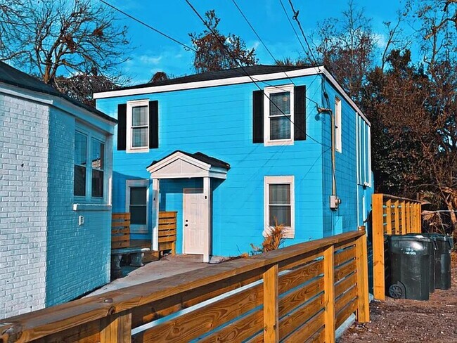 Foto del edificio - 8 Hagood Ave