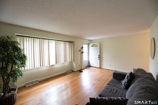 Foto del edificio - 3 Mountain View Dr