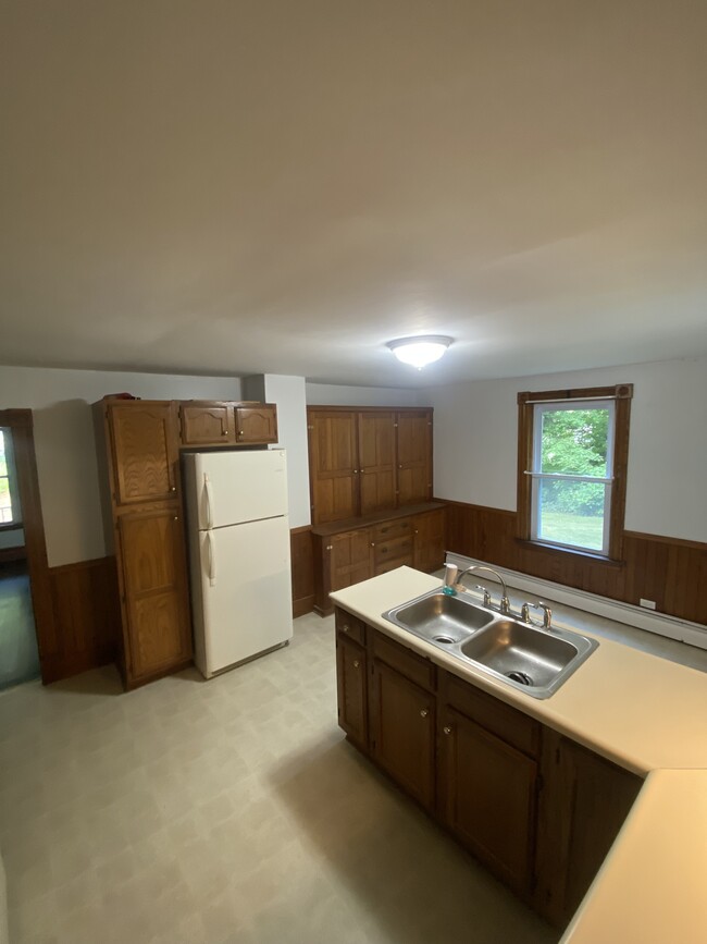 Kitchen/eating area - 15 Beaver Pond Rd