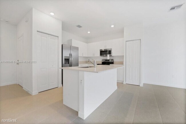 Foto del edificio - 3 br, 2.5 bath House - 11889 NW 46th St # ...