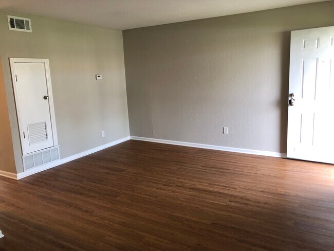 Living Room - 103 N Garth Ave