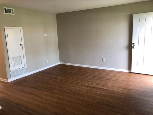 Living Room - 103 N Garth Ave