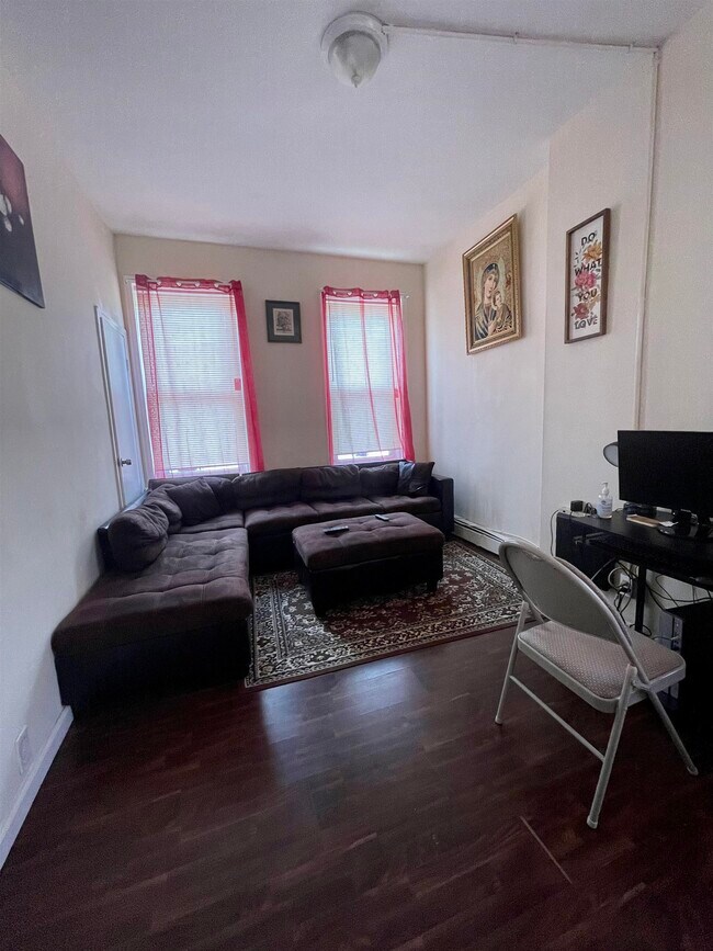 Foto del edificio - 89 Belmont Ave