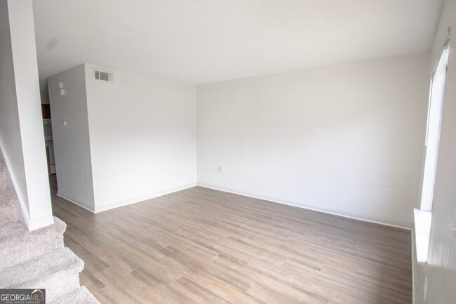 Building Photo - 251 Knight Dr