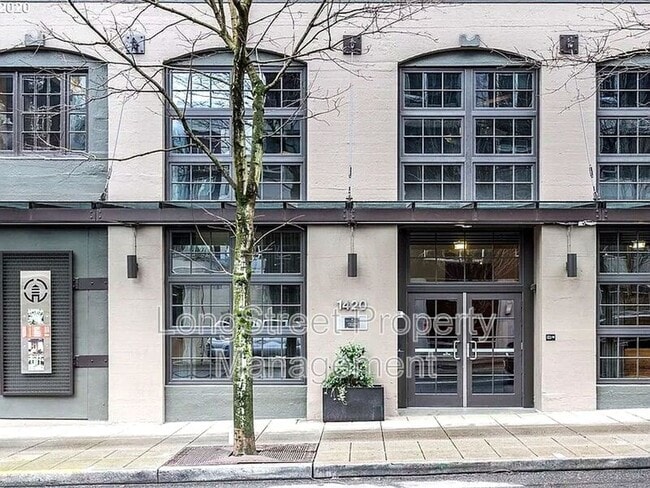 Building Photo - 1420 NW Lovejoy St