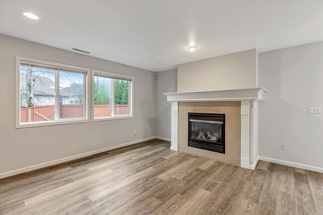 Building Photo - 312 Glennwood Ct SE