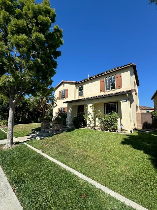 Foto principal - Modern 5 Bed, 4.5 Bath Home in Tustin Legacy