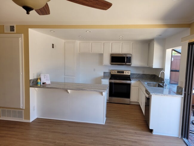 Building Photo - 2074 Mount Shasta Dr