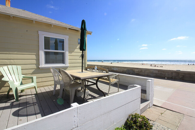 Building Photo - 3829 Ocean Front Walk