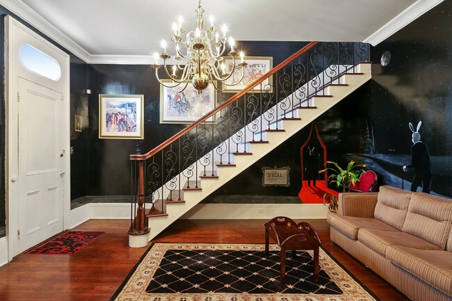 Photo - 1030 Burgundy St House