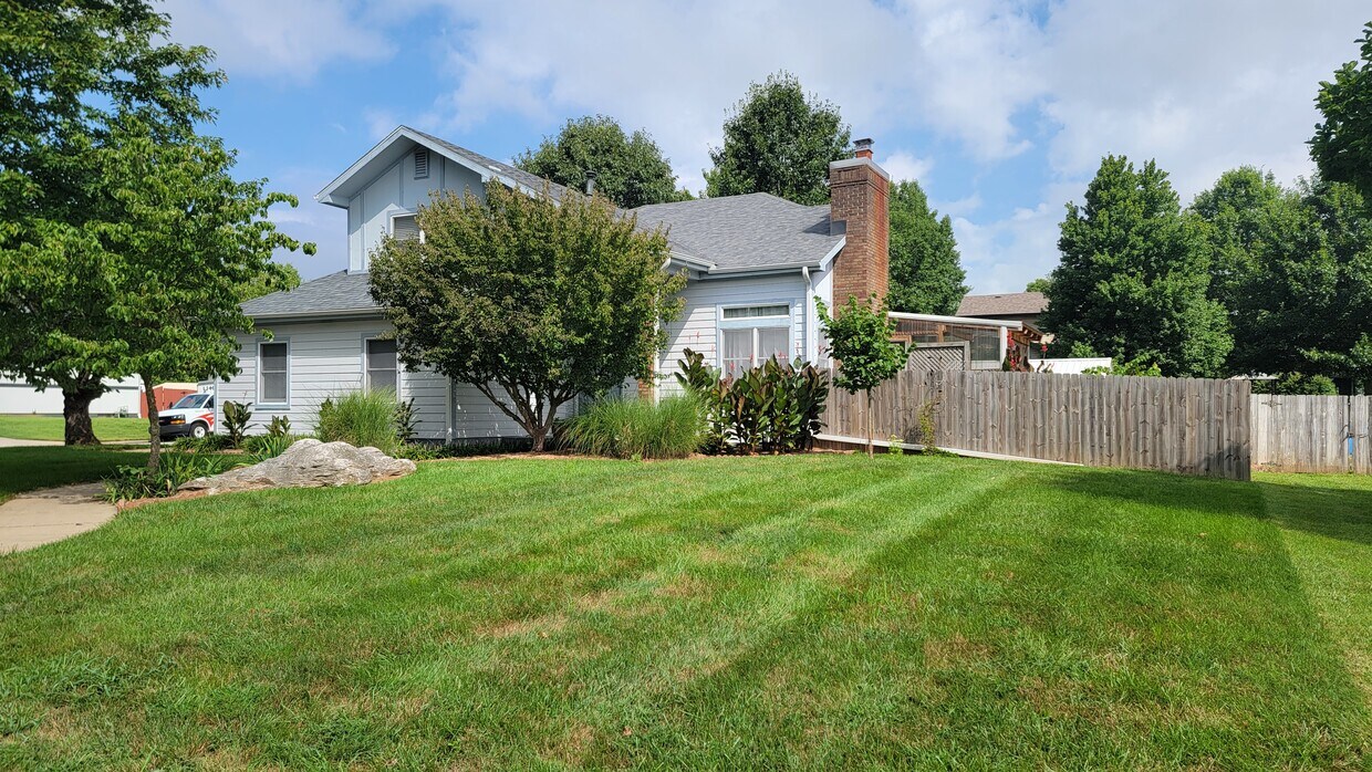 Primary Photo - 4219 E Summerset St