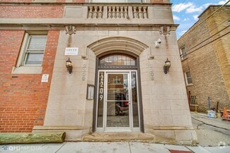 Building Photo - 2209 S 61st Ct