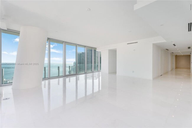 Foto del edificio - 300 Biscayne Blvd Way