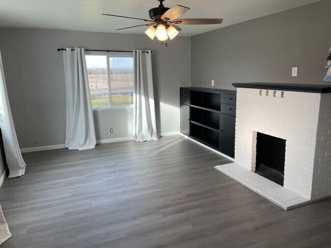 Foto del edificio - Available Now!