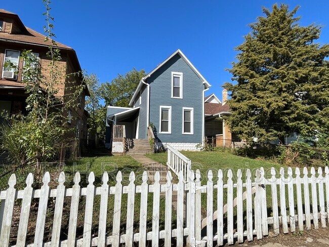 Foto del edificio - 1418 Linden St