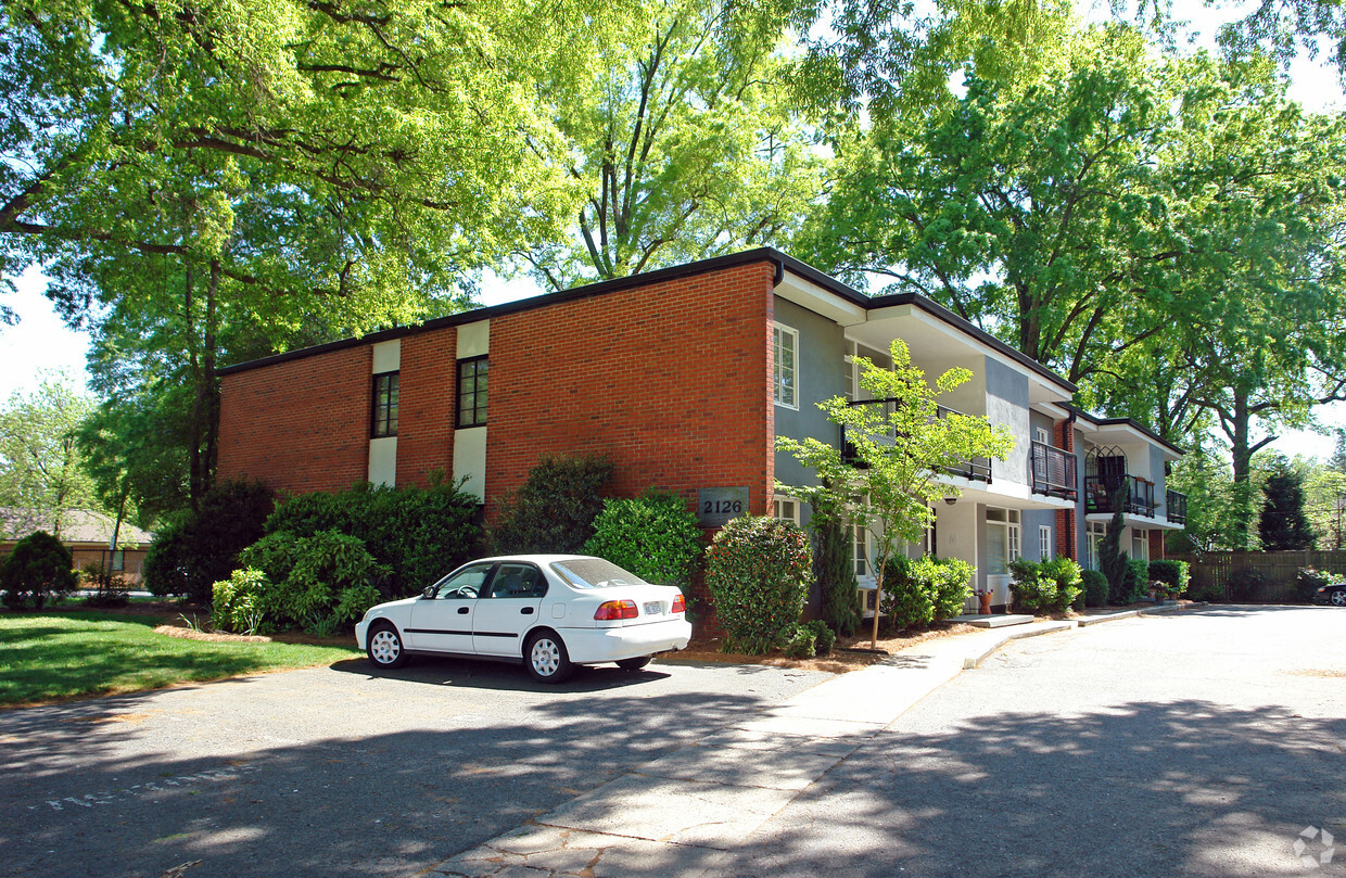 Primary Photo - KIRKLAND APTS