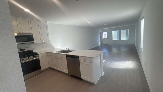 Building Photo - 208 Skyfire St