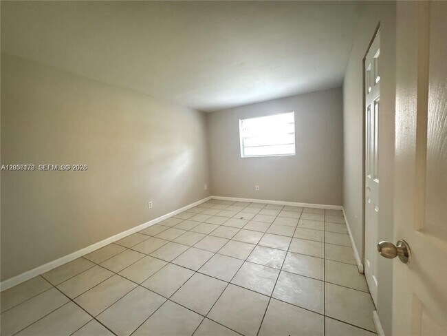 Foto del edificio - 1370 NE 119th St