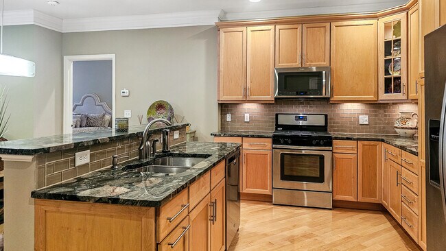 Building Photo - 203 Center Meadow Ln