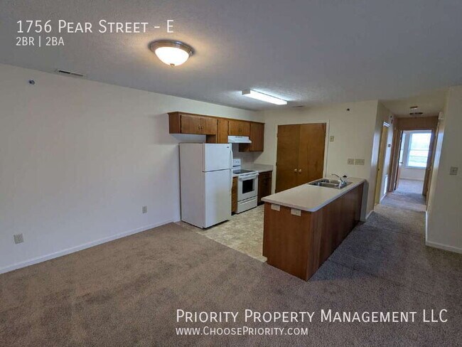 Building Photo - 1756 Pear St