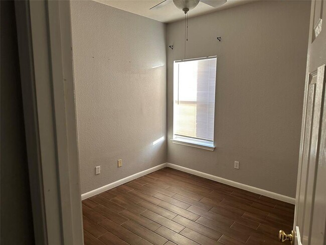 Building Photo - 209 Poplarwood Dr