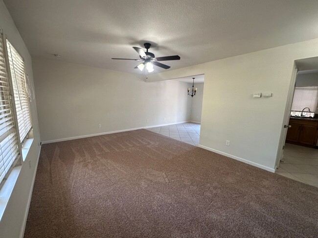 Building Photo - Updated 3 Bedroom 2 Bathroom Townhome with...