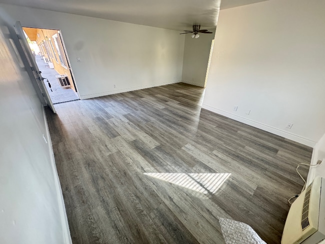 Building Photo - 1133 E Alosta Ave