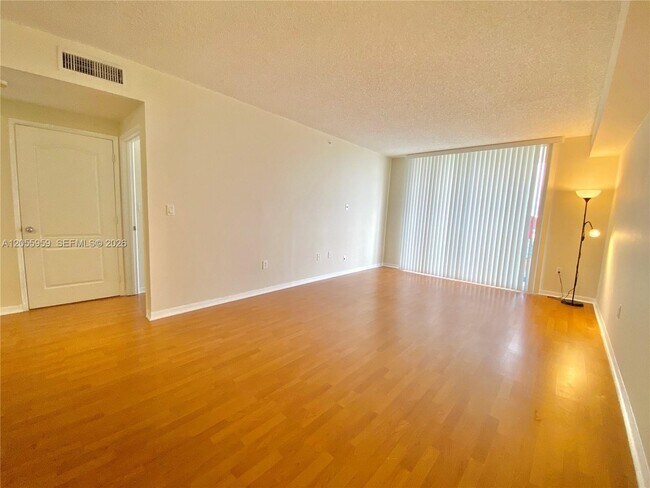 Foto del edificio - 5099 NW 7th St