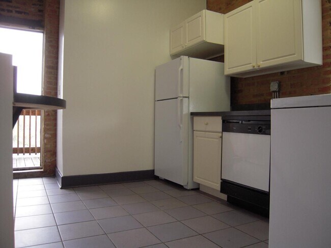 Building Photo - 2216 W Taylor St