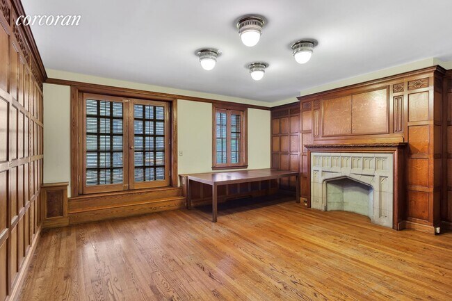 Building Photo - 132 E 70th St
